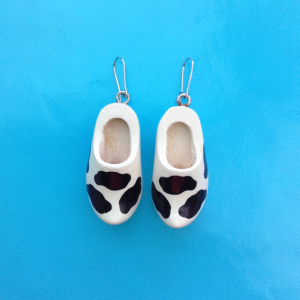 clog black