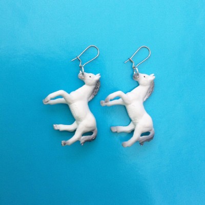 earring horse white little 72