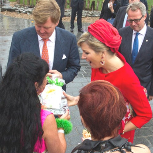 maxima krijgt kado 72