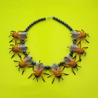 necklace bee orangebrown 72