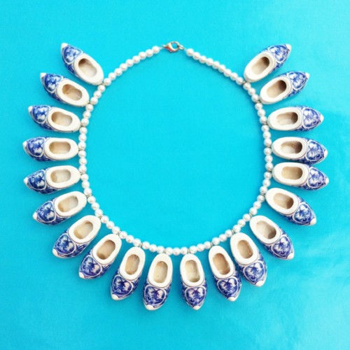 necklace clog blue 72