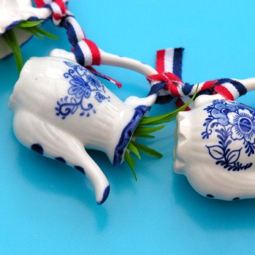 necklace made in holland ceramics teapot detail 72