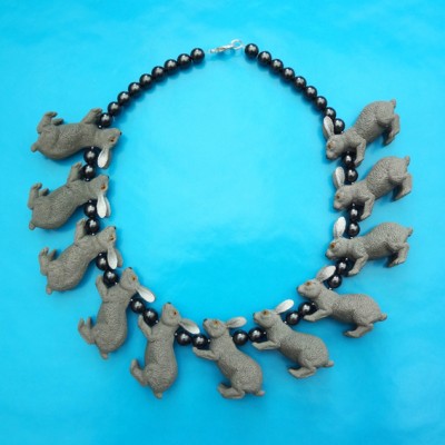 necklace rabbit grey OK 72