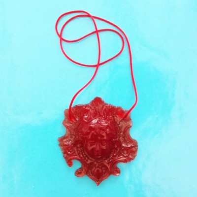 necklace resin face red 72