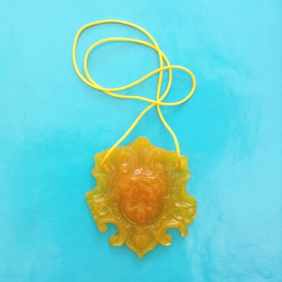 necklace resin face yellow 72