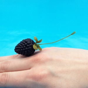 ring blackberry finger 72