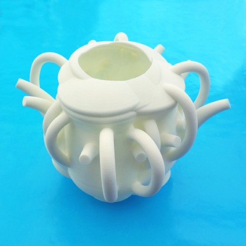 vase teapot on blue OK 72