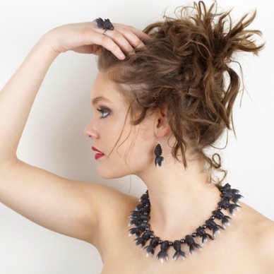 necklace fish black OK 72