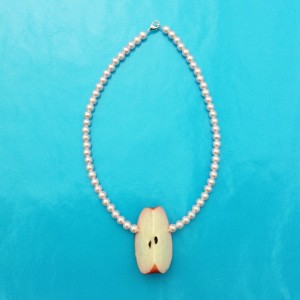 necklace apple one 72