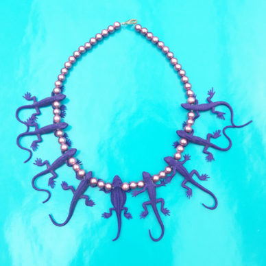 necklace animal lizzard purple OK 72
