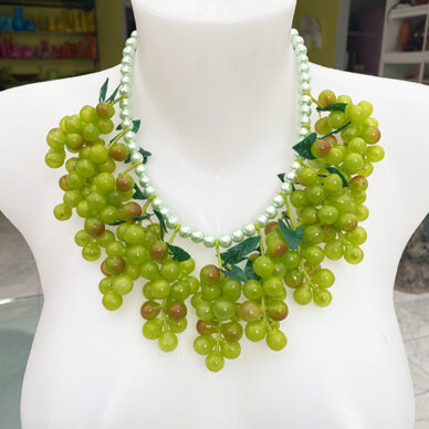 necklace fruit grapes green doll 72